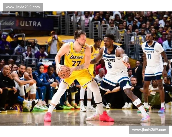 激烈角逐，顶级篮球对决，球队荣耀之战，谁能问鼎巅峰争霸赛冠军